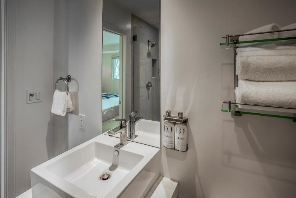 Blue Sands Inn, A Kirkwood Collection Hotel — photo 3
