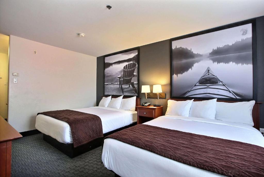 Postel nebo postele na pokoji v ubytování Super 8 by Wyndham Trois-Rivieres