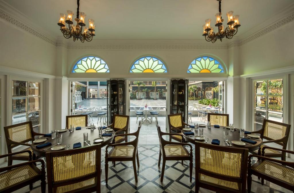 Restaurace v ubytování Raajkutir - IHCL SeleQtions