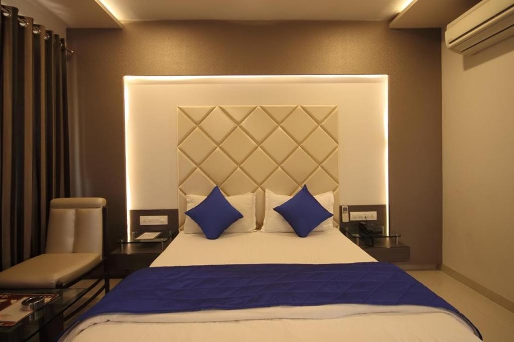 Postel nebo postele na pokoji v ubytování Hotel Flair Inn