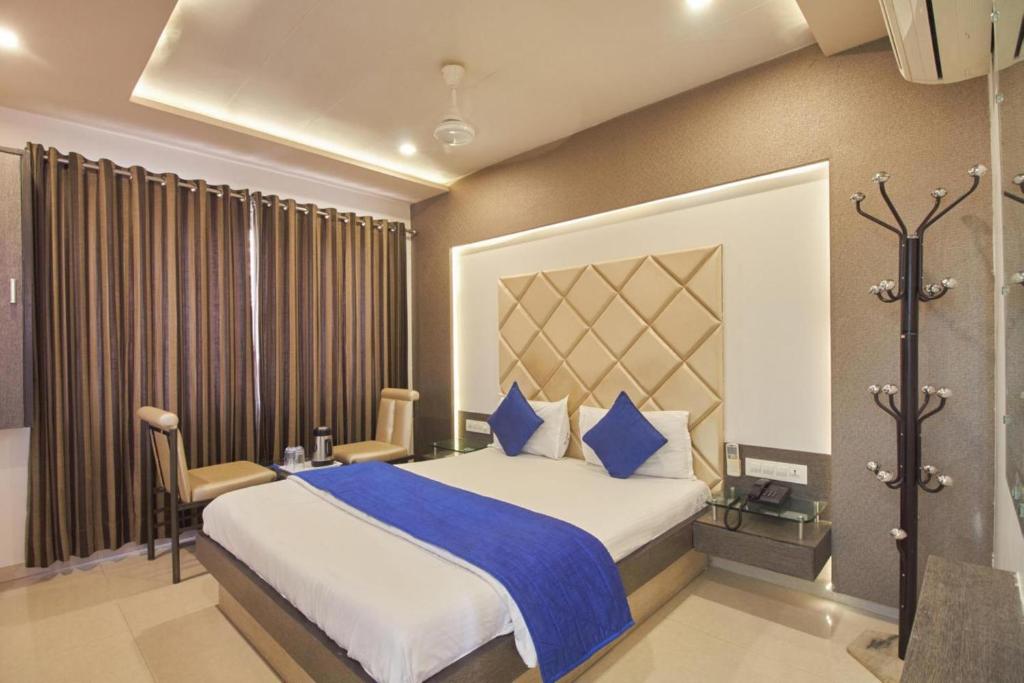Postel nebo postele na pokoji v ubytování Hotel Flair Inn