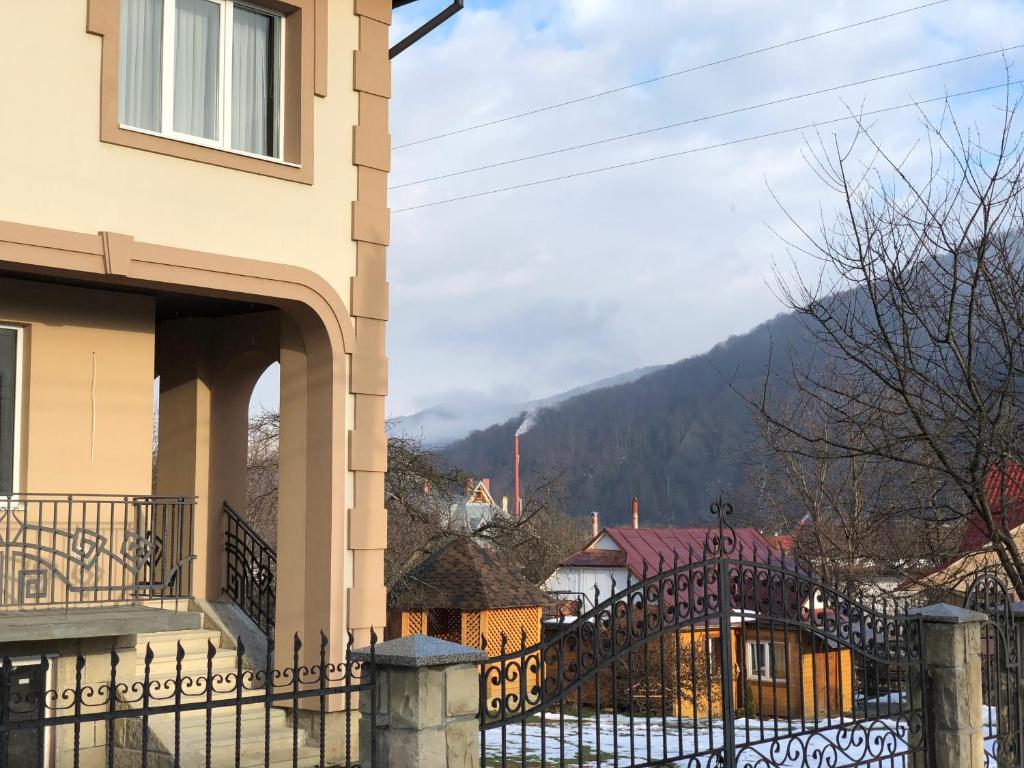 Gambar di galeri bagi Shutka home spirit di Yaremche