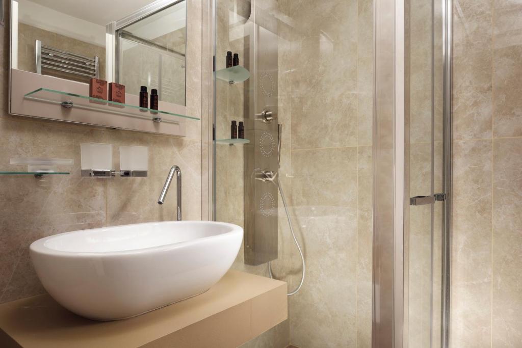 Łazienka w obiekcie Magica Luna Boutique Hotel - Roma