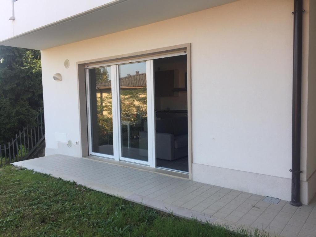 an open sliding glass door of a house at Residenza Redipuglia in Bussolengo