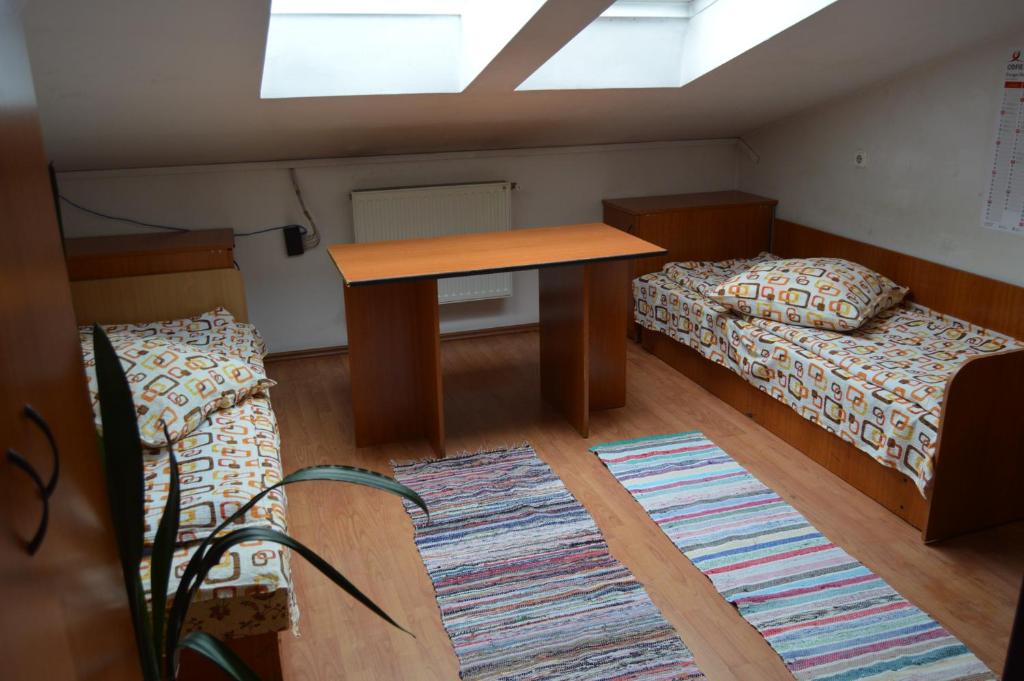 Postel nebo postele na pokoji v ubytování Kollege Hostel