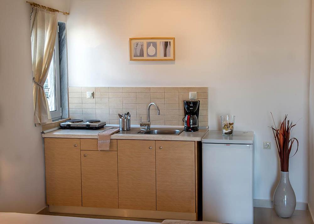 Nepheli Apartments and Studios - 9