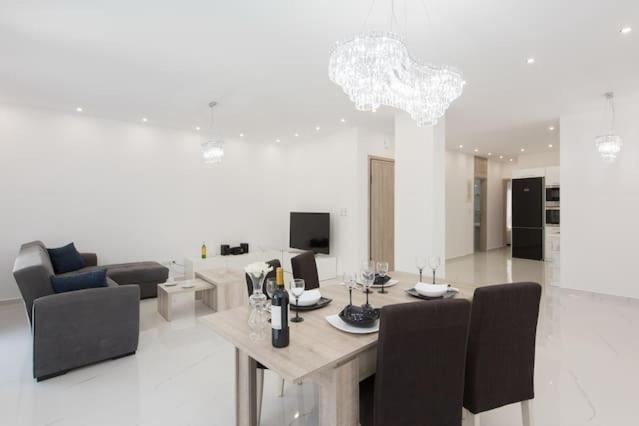 Posezení v ubytování Despina's Luxury apt downtown