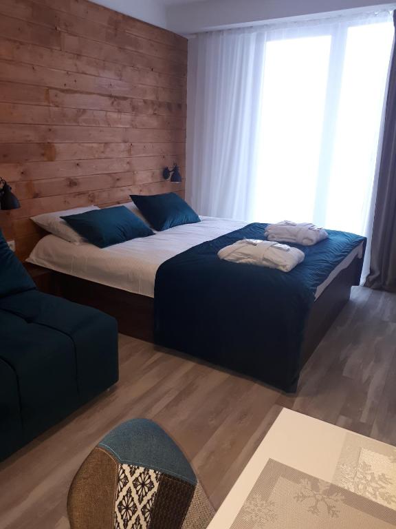 Postel nebo postele na pokoji v ubytování New Gudauri, loft 2, Apartment 309, RED CO