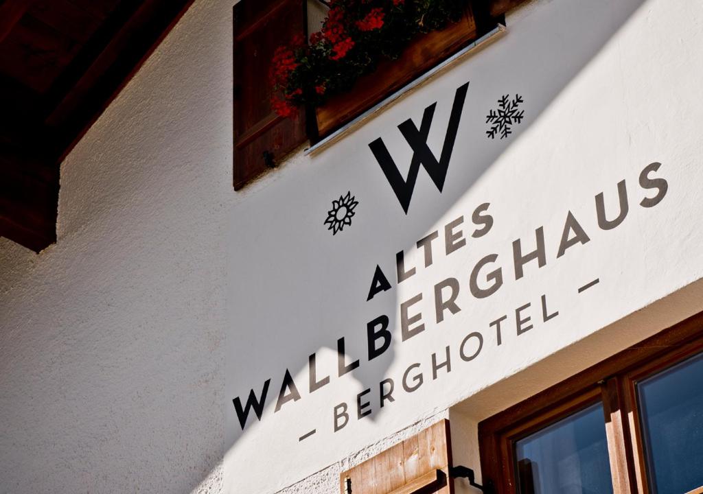 a sign on the side of a building at Berghotel Altes Wallberghaus in Rottach-Egern