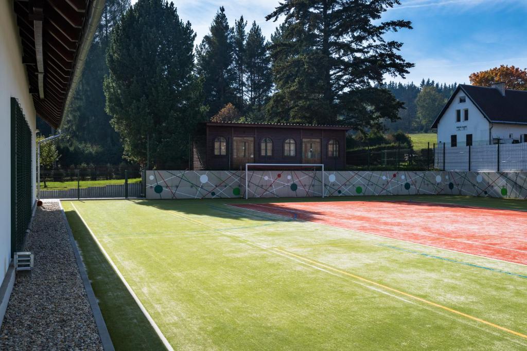 Tenis lub squash w obiekcie Wellness Hotel Holzberg lub w pobliżu