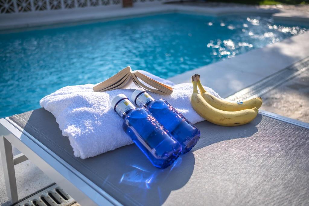 The swimming pool at or close to Boutique X Pueblo, Benalmádena