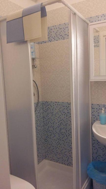 Koupelna v ubytování B&B Una Rotonda sul mare