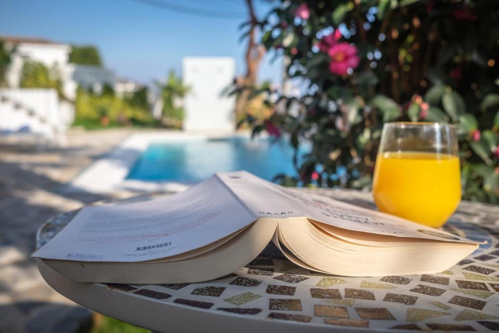The swimming pool at or close to Boutique X Pueblo, Benalmádena