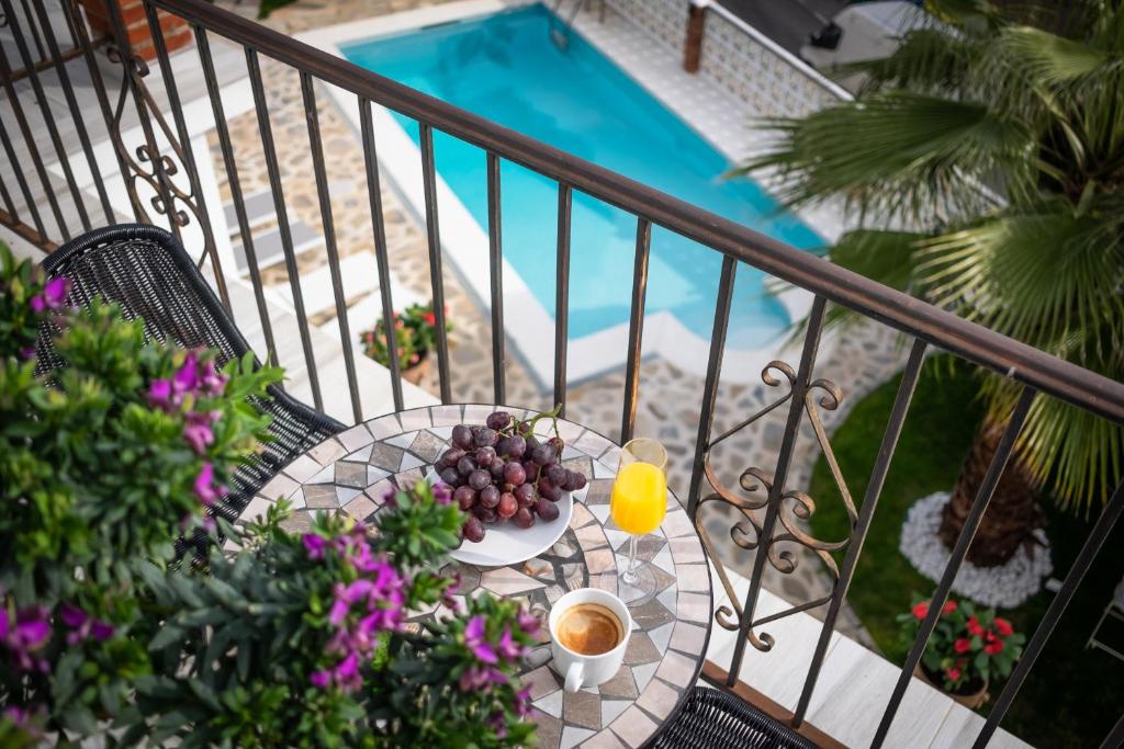 The swimming pool at or close to Boutique X Pueblo, Benalmádena