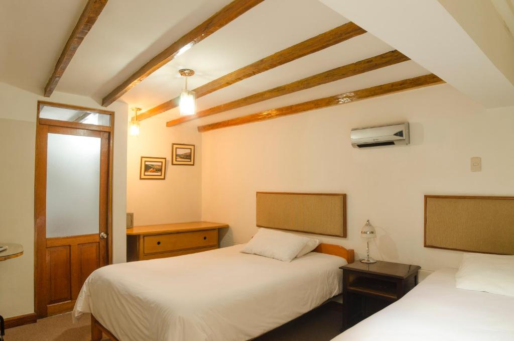 Postel nebo postele na pokoji v ubytování Los Aticos B&B with Coworking