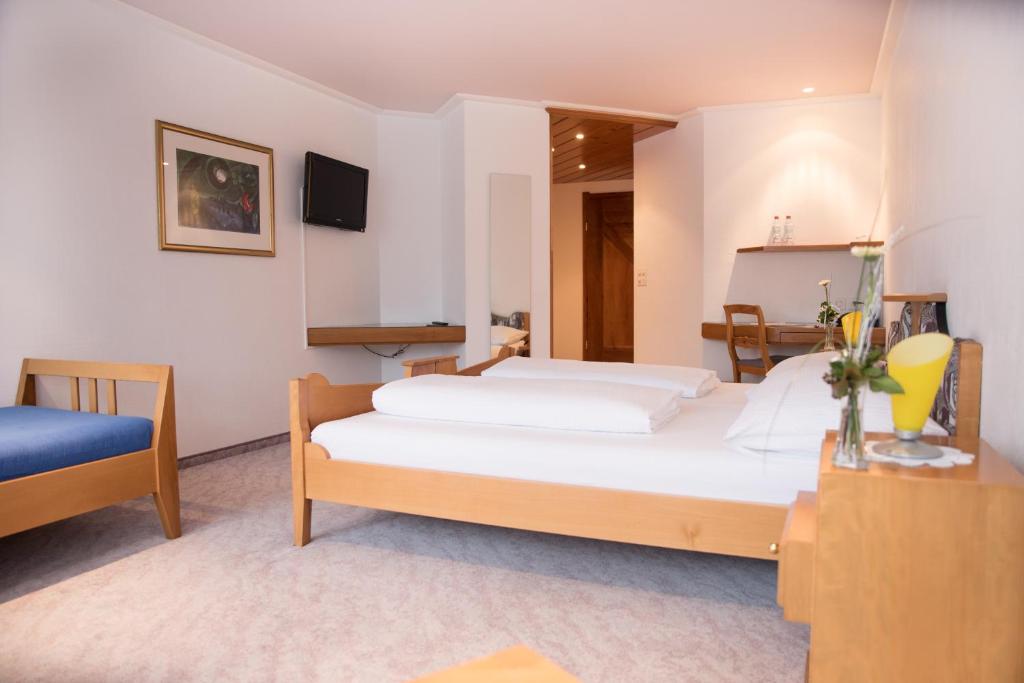 Postel nebo postele na pokoji v ubytování Hotel Toggenburgerhof