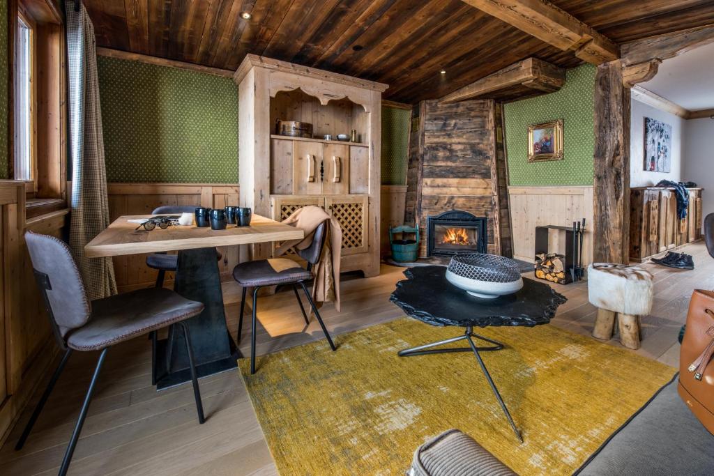 Гостиная зона в Hôtel Les Suites du Montana by Les Etincelles