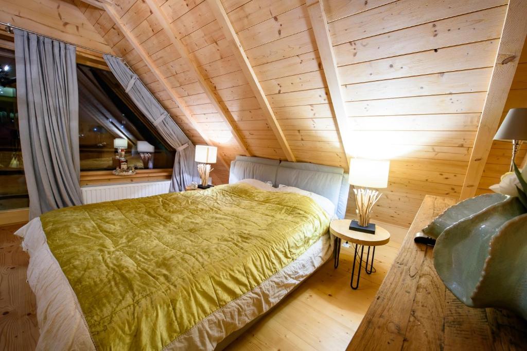 Posedenie v ubytovaní Łabowska Chata - Basen, Sauna, Grota solna