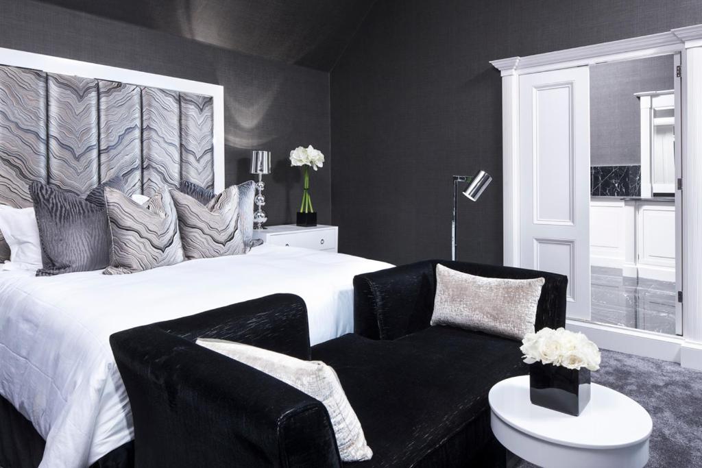 Turnhouse Chateau Sleeps 24 WiFi