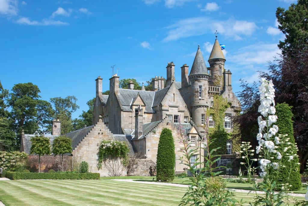 Turnhouse Chateau Sleeps 24 WiFi
