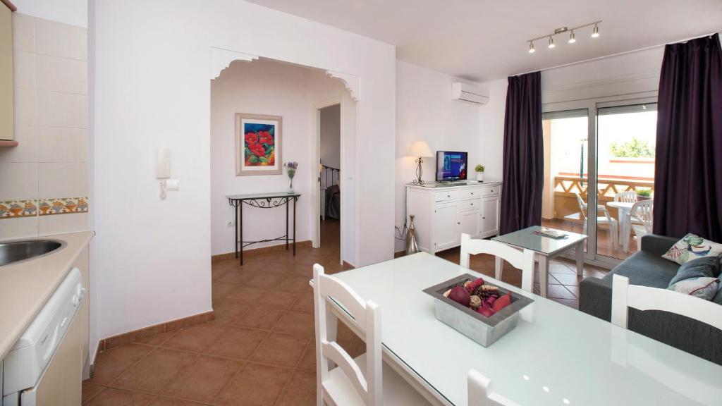 a kitchen and a living room with a table at Leo Canela in Isla Canela