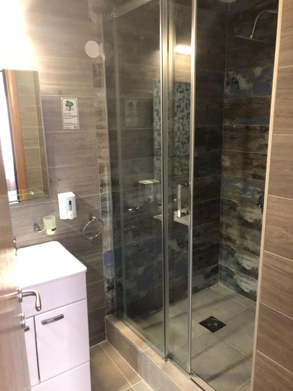 A bathroom at Gros Hotel - Leskovac