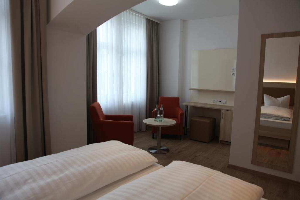 Schützen Hotel Meersburg Bed & Breakfast - Family Room With Balcony