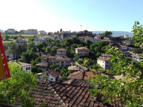 Nespecifikovaný výhled na destinaci Safranbolu nebo výhled na město při pohledu z penzionu