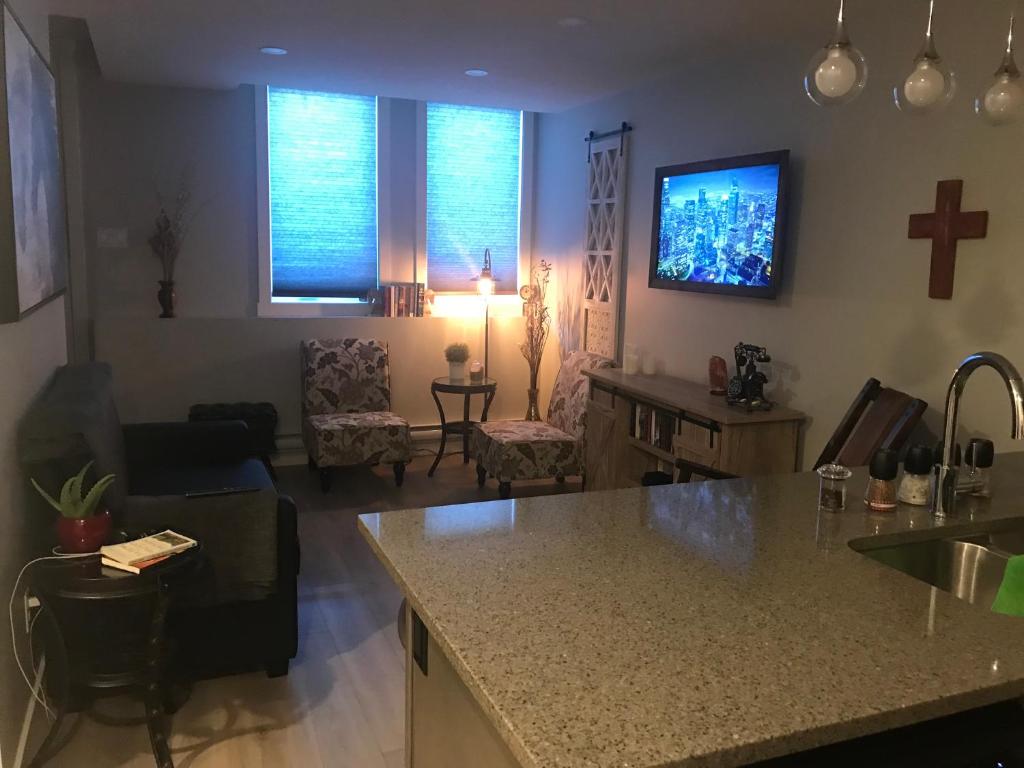 TV a/nebo společenská místnost v ubytování Home Sweet Condo