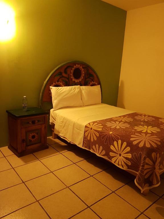 Postel nebo postele na pokoji v ubytování Hotel Meson Mariano Matamoros