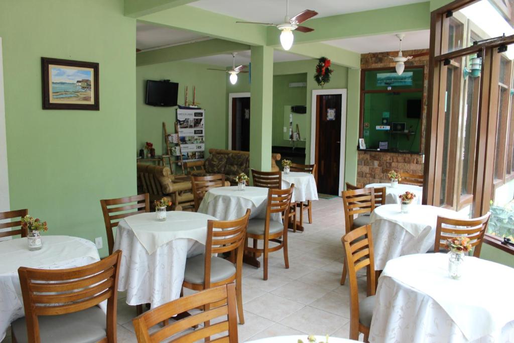 Restaurace v ubytování Pousada Leão do Mar