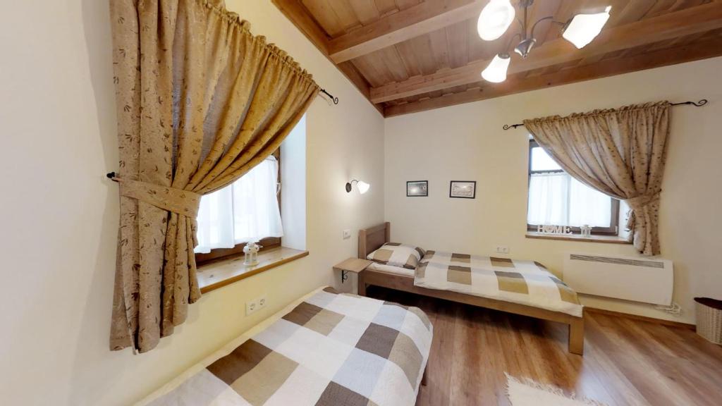 Postel nebo postele na pokoji v ubytování Tóth Vendégház és Apartmanház Újfehértó