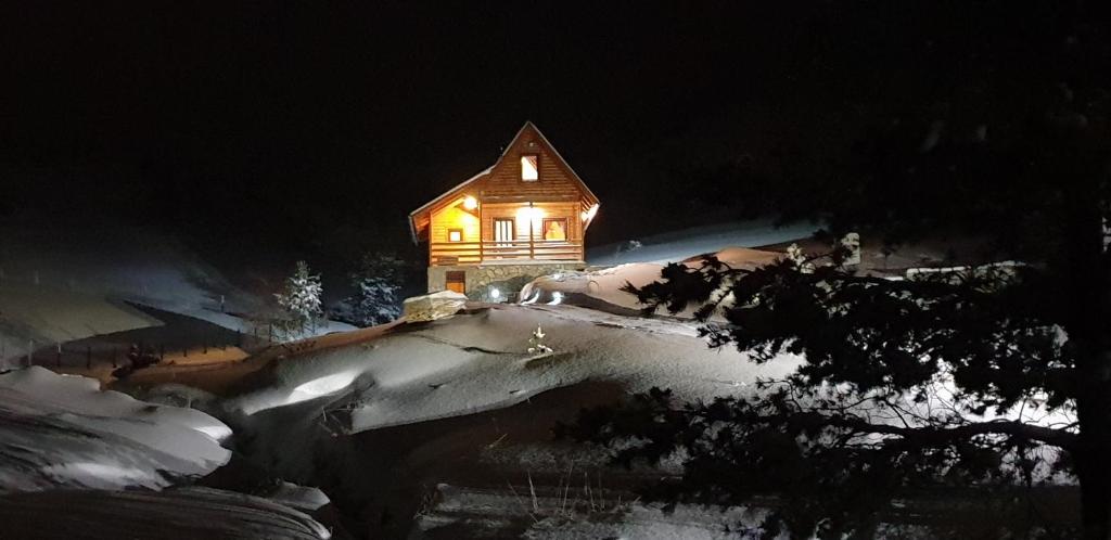 Lodge Ljubiska Previja v zimě