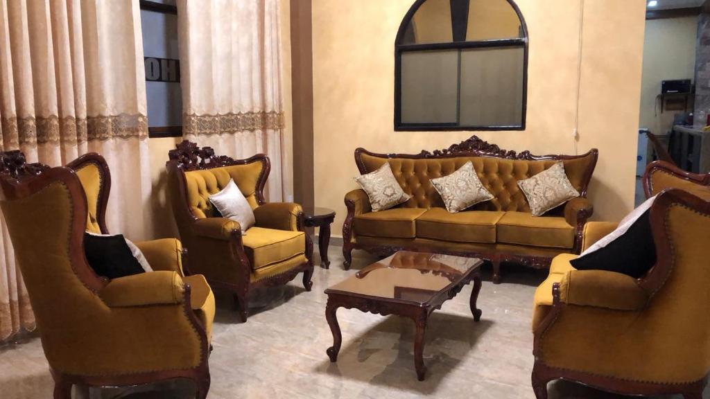 a living room with couches and chairs and a table at Gran Hotel Panorama in Quillabamba