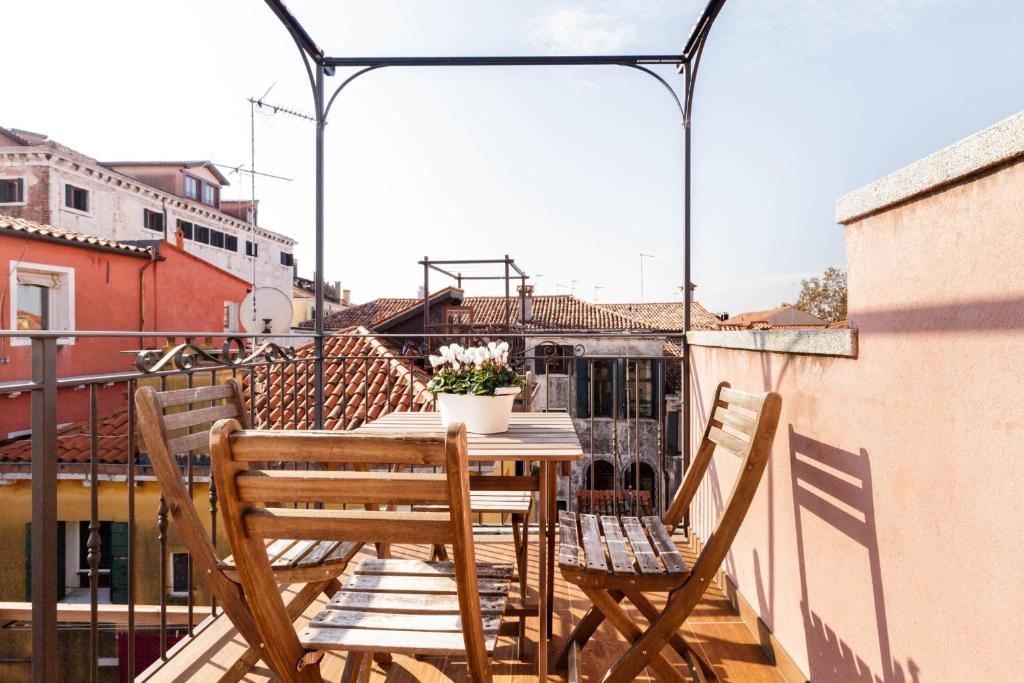 Gallery image of Ca' Del Mariner apartment with Terrace in Venice
