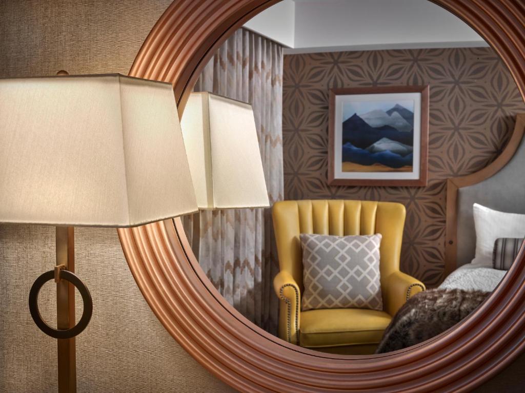 Гостиная зона в Sun Peaks Grand Hotel & Conference Centre