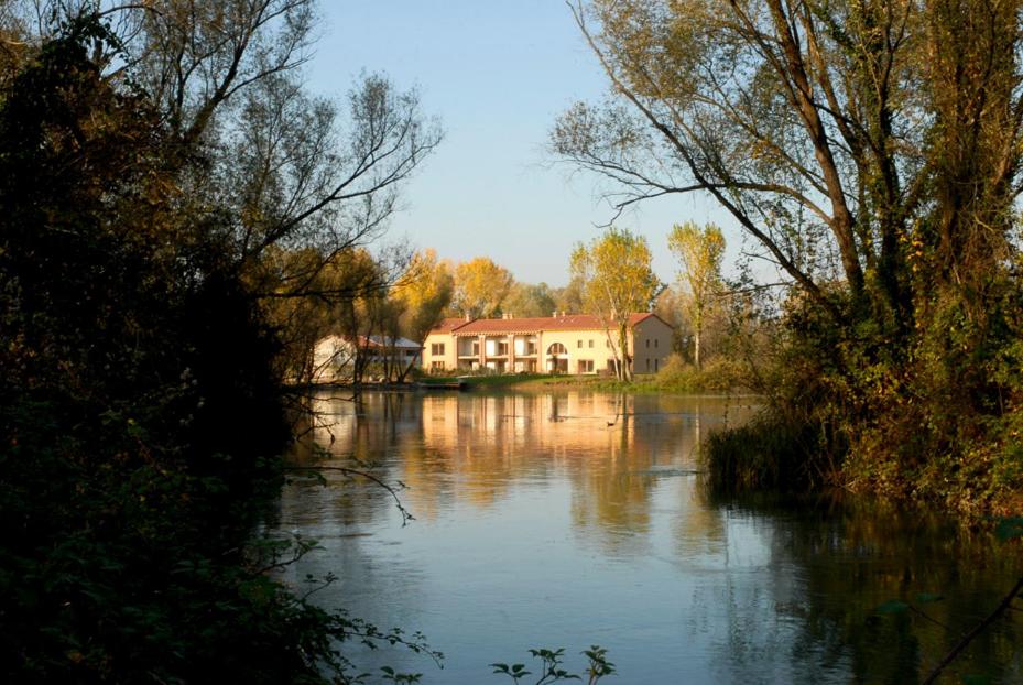 a house sitting on the side of a river at Ca' del Sile in Morgano