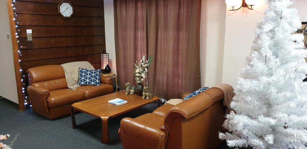 Posezení v ubytování Myoko Ski Lodge in Akakura Village