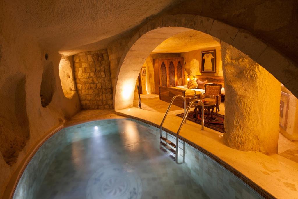 Piscina en o cerca de Kayakapi Premium Caves Cappadocia