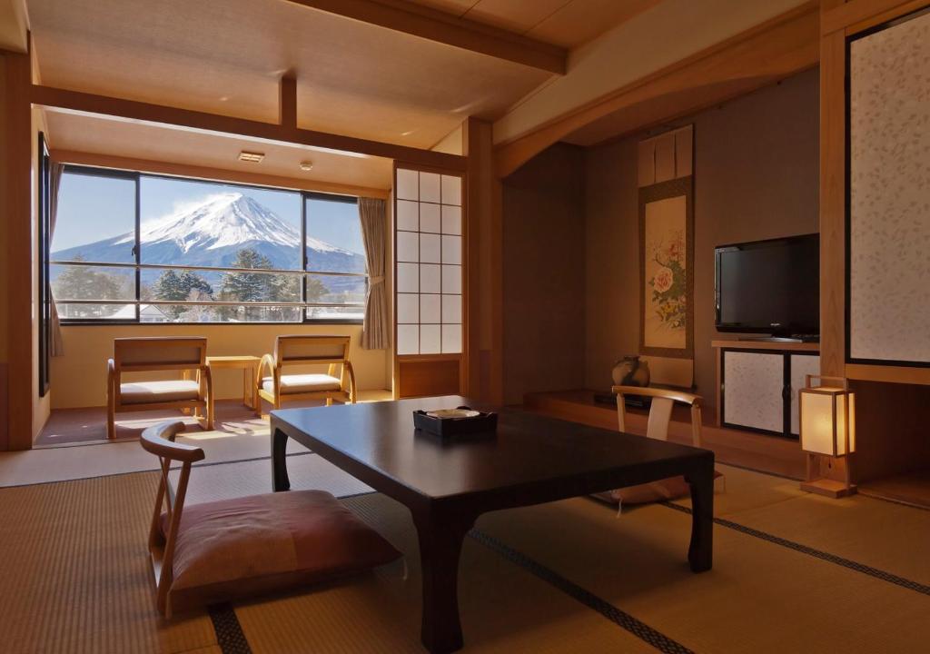 富士河口湖温泉　富士山の見える温泉旅館　大池ホテルにあるシーティングエリア