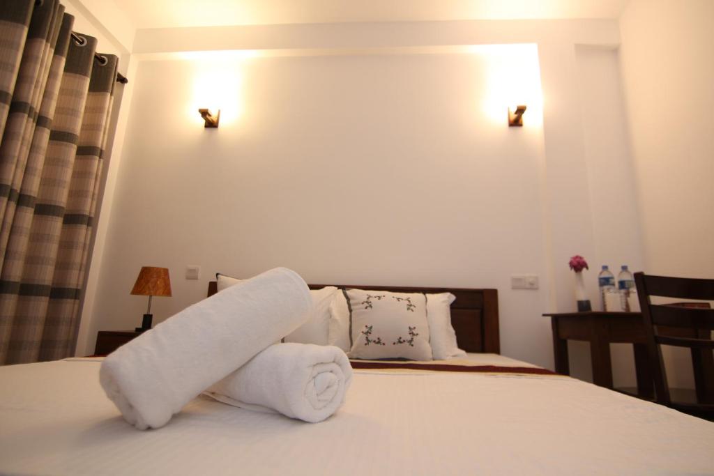 Postel nebo postele na pokoji v ubytování Mihira Gedara Apartments