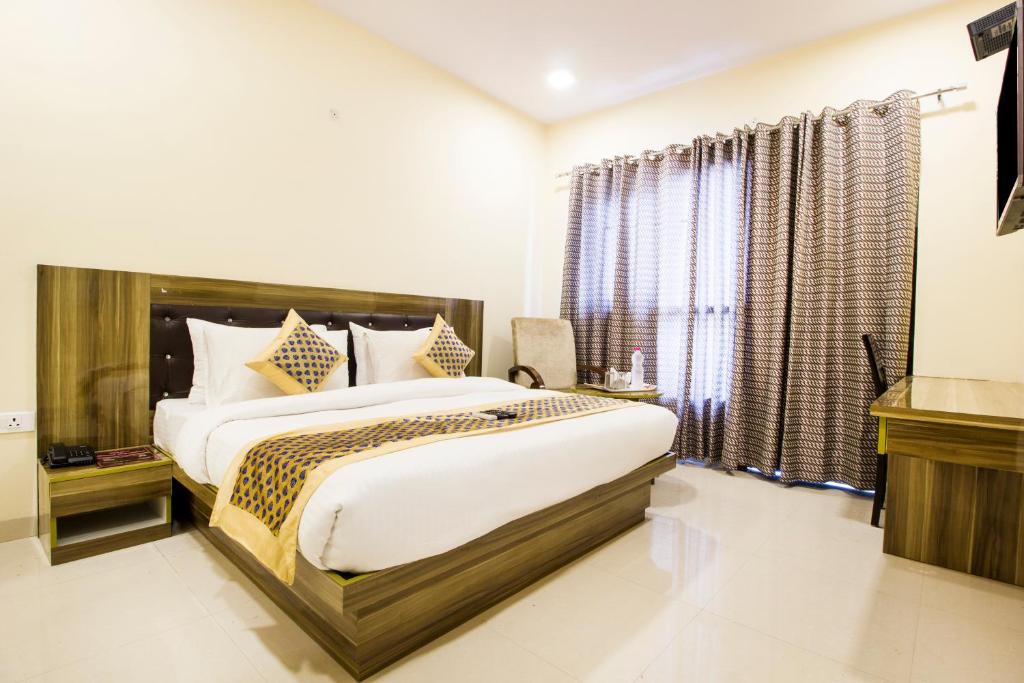 מיטה או מיטות בחדר ב-Kelvish Hotel-Delhi Airport
