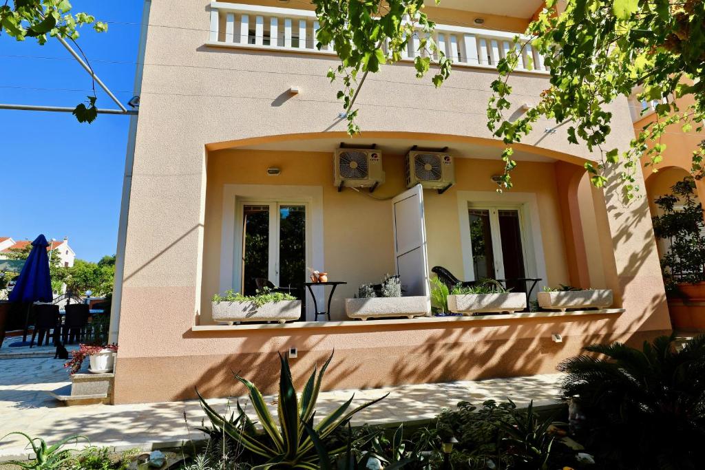 Budova, kde se apartmán nachází