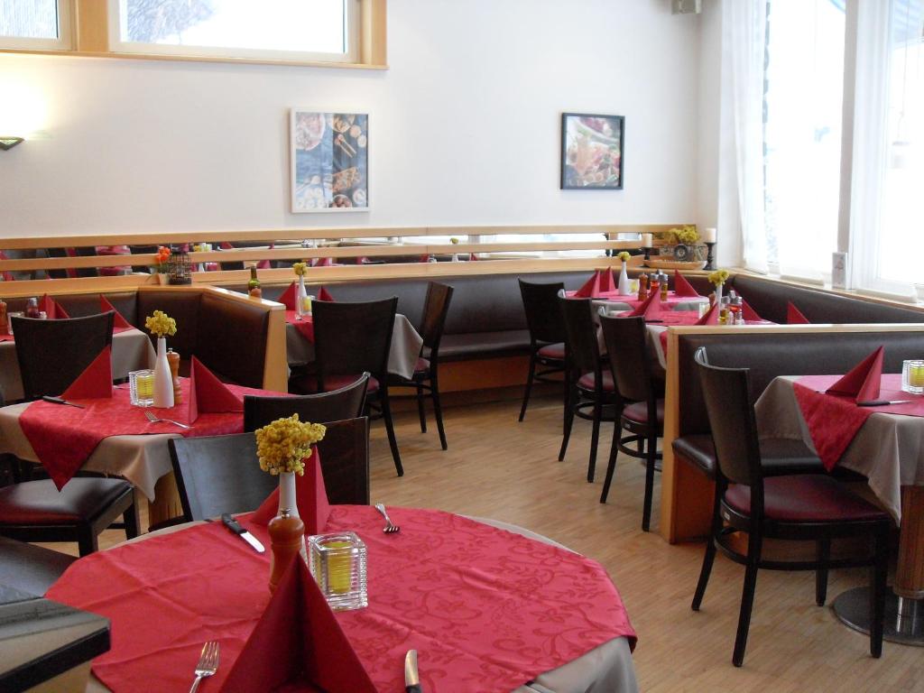 Restaurace v ubytování Haus Edith Privathaus mit Gästezimmern
