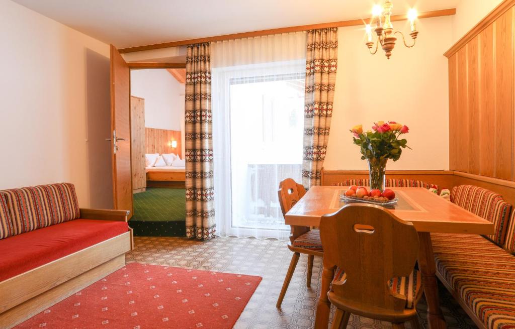 Posedenie v ubytovaní Berghotel Rasis