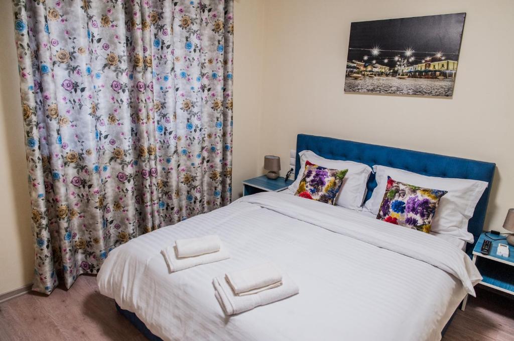 Postel nebo postele na pokoji v ubytování KorcaSmileHotel