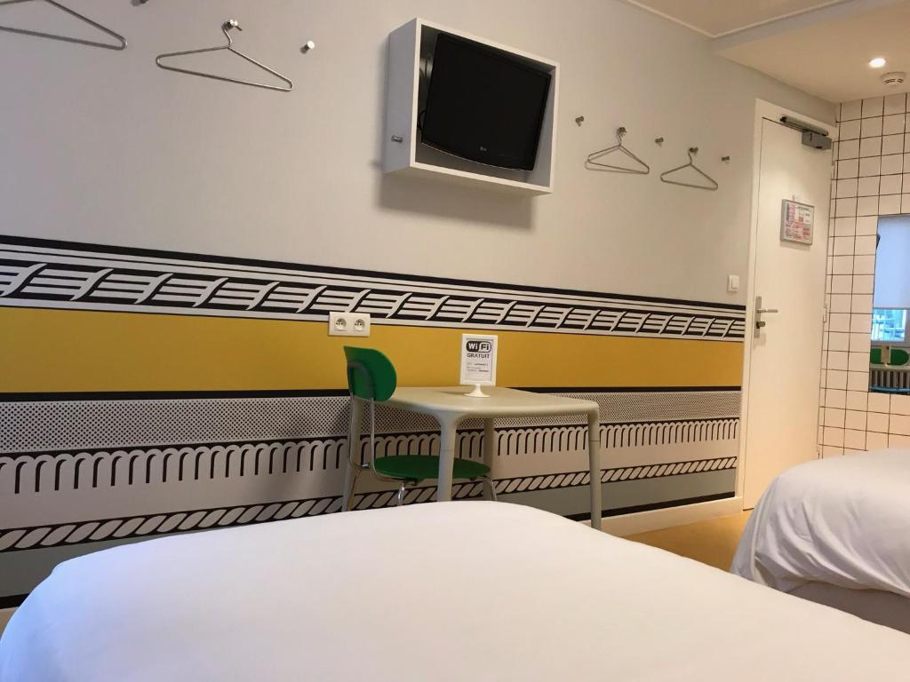 HOTEL CONTINENTAL - Twin Room Met Gedeeld Toilet
