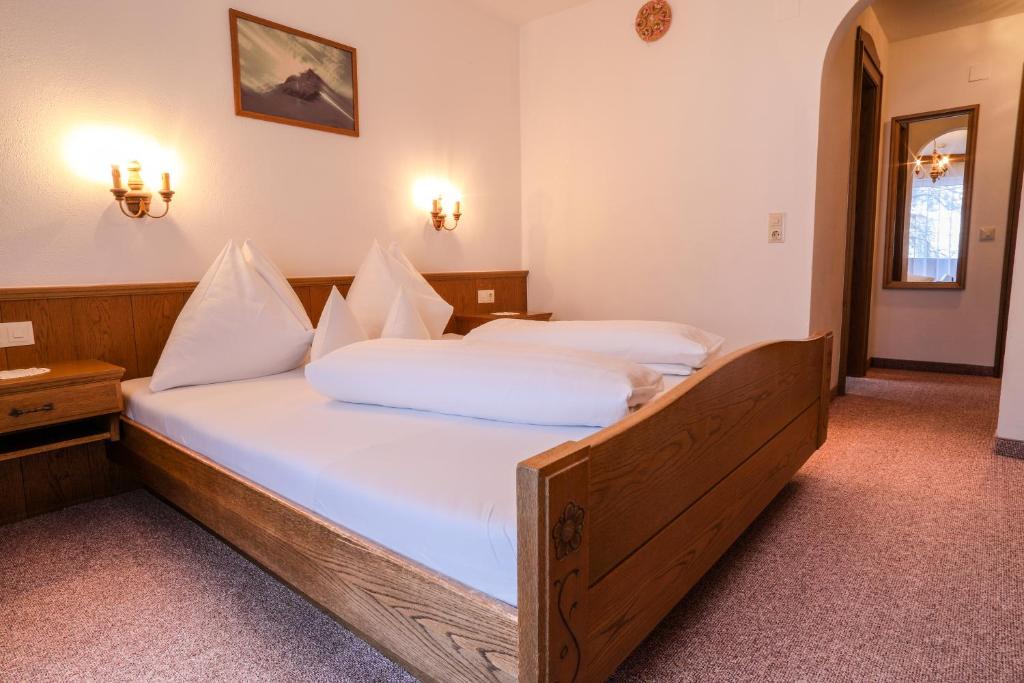 Posteľ alebo postele v izbe v ubytovaní Berghotel Rasis