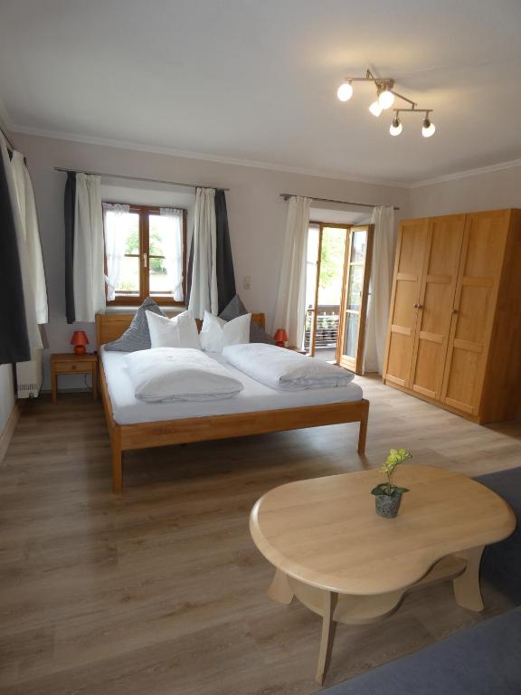 Postel nebo postele na pokoji v ubytování Apartments Donebauer