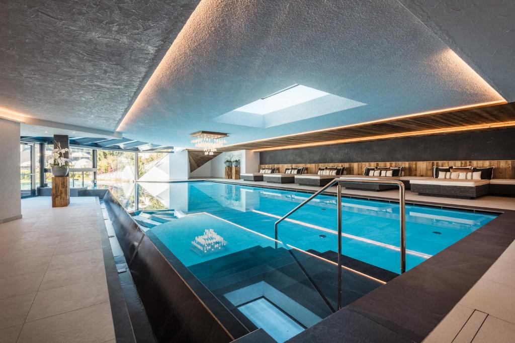 The swimming pool at or close to Alpenhotel Plaza